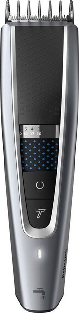 Einen schnellen und gleichmäßigen Haarschnitt ermöglicht der Philips Hairclipper series 5000 abwaschbare Haarschneider HC5630/15. Seine innovative Trim-n-Flow-PRO-Technologie verhindert ein Verfangen und Verstopfen geschnittener Haare in den Klingen. In Kombination mit der DualCut-Technologie sorgt sie für ein schnelleres Schneiden. Es lassen sich über ein praktisches Zoom-Rad insgesamt 28 Schnittlängen einstellen. Für eine einfache Handhabung ist der Haarschneider mit einem ergonomischen Griff versehen. Durch den integrierten Turbo-Modus lässt sich auch dickeres Haar mühelos schneiden. Schicker Haarschnitt dank Hairclipper series 5000 abwaschbare Haarschneider HC5630/15 von Philips.