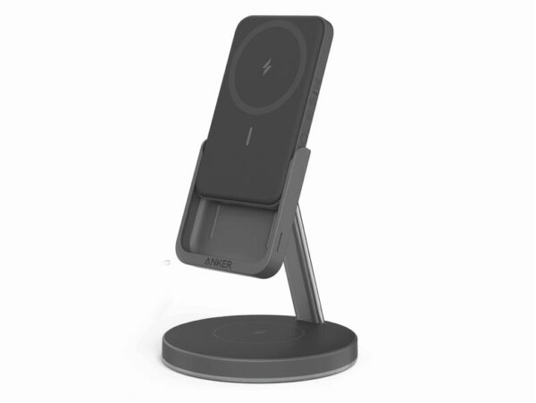 Mit dem 633 Magnetic Wireless Charger von Anker laden Sie Ihr iPhone 12 oder iPhone 13 gleichzeitig mit den AirPods Pro oder AirPods 2 auf.Magnetische 2-in-1-Ladestation für Apple Geräte.Passend ab iPhone 12 und AirPods Pro / AirPods 2.Inkl. 25 W USB-C-Ladegerät mit USB-C-Kabel.Unterstützt kabelloses Laden in der MagSafe Hülle.Inkl. LED-Anzeige für den Ladestatus.Schlichtes Design in Schwarz.Ladestation und Powerbank in einemDer 633 Magnetic Wireless Charger von Anker ist ein 2-in-1-Ladeständer mit herausnehmbarer Powerbank