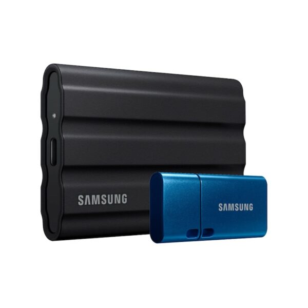 • 4 TB (V-NAND mit NVMe) ink. 64 GB Flash Drive USB-C Stick • Maximale Lese-/Schreibgeschwindigkeit: 1.050 MB/s / 1.000 MB/s • Stoßfestes Gummi-Gehäuse mit verstärkendem Innenrahmen • USB 3.2 Gen 2