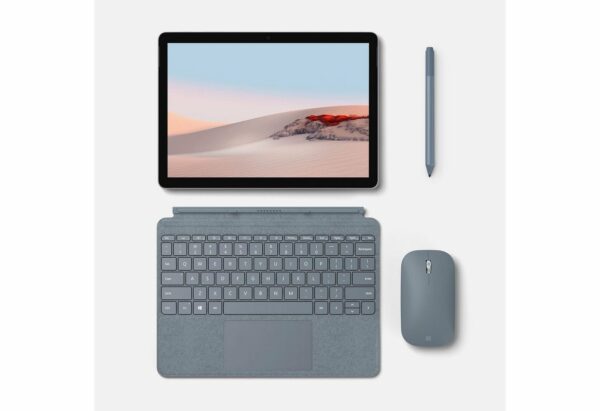 komplett mit Hintergrundbeleuchtung und großem Glas-Trackpad. Rastet sofort einFür bequemes Arbeiten überall. Surface Go Type Cover wurde speziell für die Anpassung an nahezu jeden Winkel entwickelt. Einfach einrasten lassen und mit offenem Surface Go 2* Kickstand verwenden