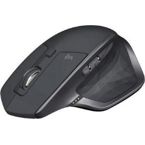 Die Logitech MX Master 2S ist die ultimative Präzisionsmaus für Poweruser. Mit ihr nutzt man die Möglichkeiten von Logitech Flow und hebt die gleichzeitige Nutzung mehrerer Computer auf ein neues Niveau. Man steuert bis zu drei Computer und verschiebt Texte