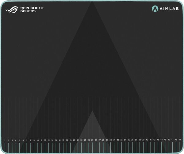 rnSCHÄRFE DEIN ZIEL rnROG Hone Ace Aim Lab Edition Schärfe dein Ziel mit dem ROG Hone Ace Aim Lab Edition Gaming-Mauspad und dem Aim Lab X ROG 360 Task Synergy Software Feature. Mit einer texturierten Hybridtuch-Oberfläche für hervorragende Kontrolle und einer schützenden Nanobeschichtung für Langlebigkeit ist das Hone Ace das beste Trainingsgerät für Champions.rnÜBUNG MACHT DEN MEISTER rnTrainiere für das perfekte Zielen mit dem ROG Hone Ace Aim Lab Edition Mauspad und der Aim Lab X ROG 360 Aufgabe. Letzteres ist ein interaktiver Raum