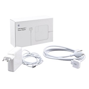 Ladekabel mit Adapter – ideal für unterwegsDer 60W MagSafe 2 Power Adapter von Apple kommt mit magnetischem Connector. Falls also mal jemand darüber stolpert