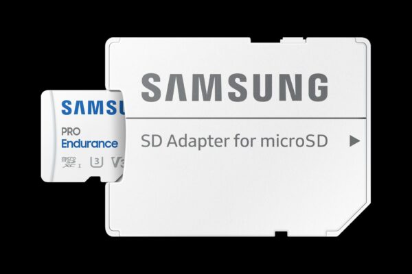 Kurzinfo: Samsung PRO Endurance MB-MJ128KA - Flash-Speicherkarte (microSDXC-an-SD-Adapter inbegriffen) - 128 GB - Video Class V30 / UHS-I U3 / Class10 - microSDXC UHS-I - weiß Gruppe Flash-Speicher Hersteller Samsung Hersteller Art. Nr. MB-MJ128KA/EU EAN/UPC 8806092767256 Produktbeschreibung: Samsung PRO Endurance MB-MJ128KA - Flash-Speicherkarte - 128 GB - microSDXC UHS-I Produkttyp Flash-Speicherkarte Formfaktor microSDXC UHS-I Speicherkarte Speicherkapazität 128 GB Geschwindigkeit Video Class V30 / UHS-I U3 / Class10 Farbe Weiß Enthaltener Speicheradapter microSDXC-an-SD-Adapter Ausführliche Details Allgemein Produkttyp Flash-Speicherkarte Speicherkapazität 128 GB Farbe Weiß Speicher Geschwindigkeitsklasse Video Class V30 / UHS-I U3 / Class10 Lesegeschwindigkeit Bis zu 100 MB/s Schreibgeschwindigkeit Bis zu 40 MB/s Formfaktor microSDXC UHS-I Speicherkarte Besonderheiten Mit Magnetschutz