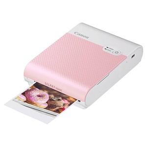 Drucken Sie Ihre Fotos mit dem Canon SELPHY Square QX10 pink Fotodrucker pink!Nichts geht über Fotos zum Anfassen – mit dem Canon SELPHY Square QX10 pink Fotodrucker pink halten Sie innerhalb weniger Augenblicke Ihre Lieblingsbilder in der Hand und dies in bester Auflösung.Er verfügt unter anderem über folgende Funktionen:Farbtiefe: 24Thermosublimationsdruck-Technologie Mobil einsetzbarDas war erst der Anfang