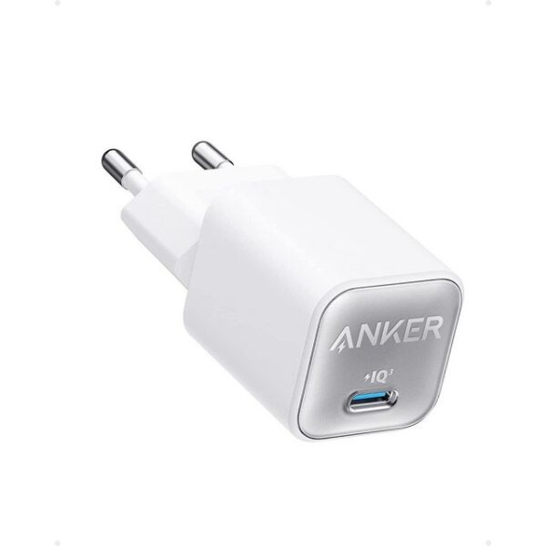 Das Anker 511 Nano III Ladegerät (30W) ist der ideale Begleiter für unterwegs. Mit einer Leistung von 30W bietet es schnelles Laden in einem kompakten und leichten Design. Der USB-C Anschluss ermöglicht eine bequeme Verbindung. Das Ladegerät besticht durch sein elegantes weißes Design und die Maße von 28 x 28 x 30 mm. Mit einem Gewicht von nur 85 g ist es besonders handlich. Der Anker 511 Nano III Charger wird in der Originalverpackung geliefert und verfügt über eine Schnellladefunktion mit bis zu 30 W Leistung. Perfekt für den Schreibtisch oder unterwegs. Bitte beachten: Ein Ladekabel ist nicht im Lieferumfang enthalten. Entdecken Sie die Zukunft des Ladens mit Anker!