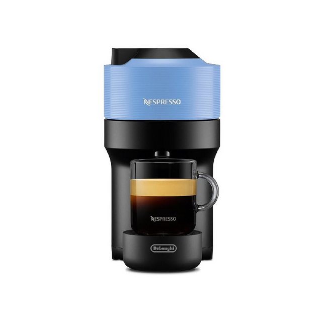 Die DeLonghi ENV 90.A Nespresso Vertuo Pop Kapsel-Automat in Azurblau bietet ein einzigartiges Kaffeeerlebnis in kompakter Größe. Mit der VertuoTechnologie können Sie mit nur einem Knopfdruck Ihren Kaffee zubereiten. Die Maschine besteht aus 35% recyceltem Plastik und bietet WI-FI &